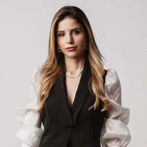 Dra. Fernanda Moura Fé - Dermatologia em São Luís